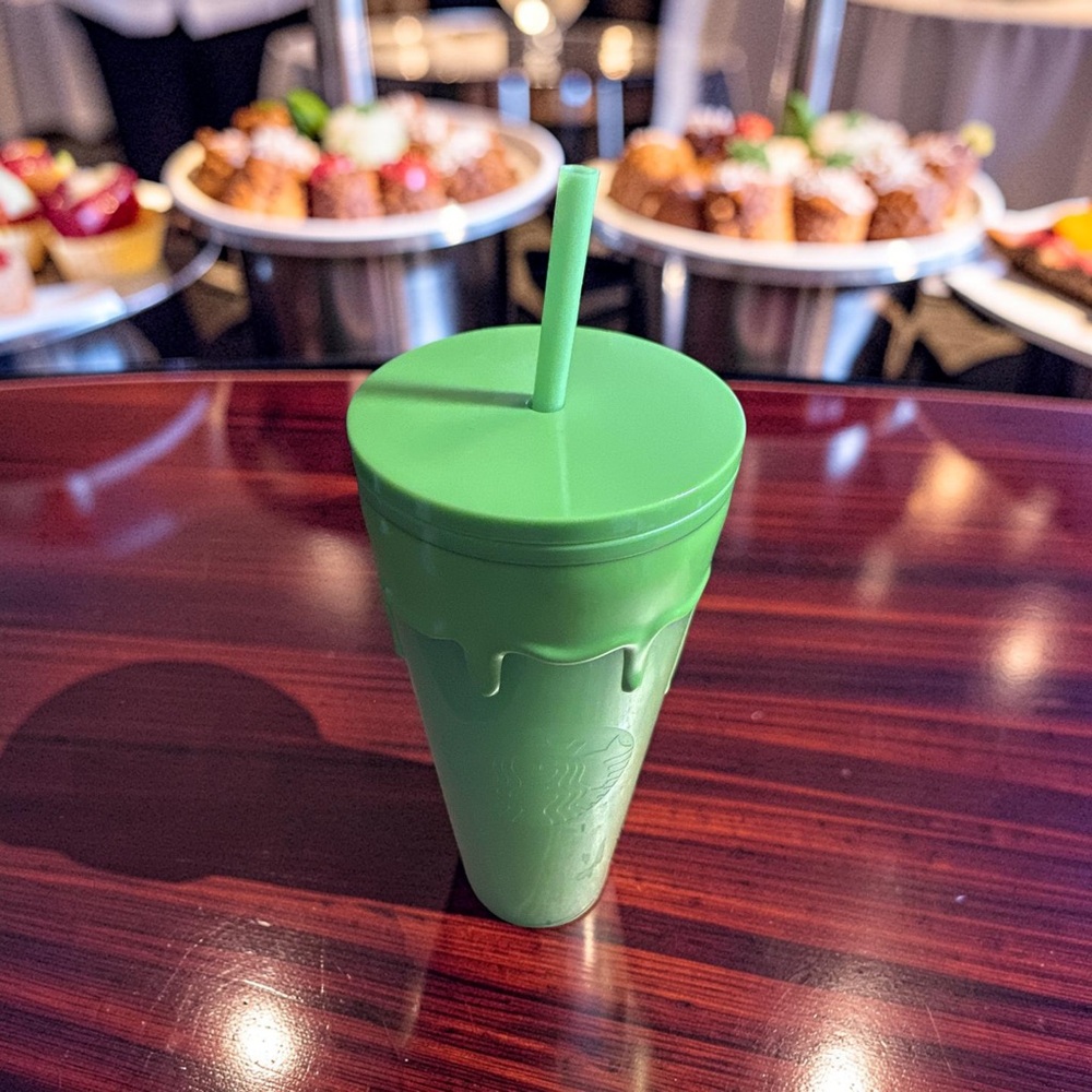 Starbucks Halloween Slime Green Drip Glow In The Dark Tumbler Cold Cup 24 Oz !!
